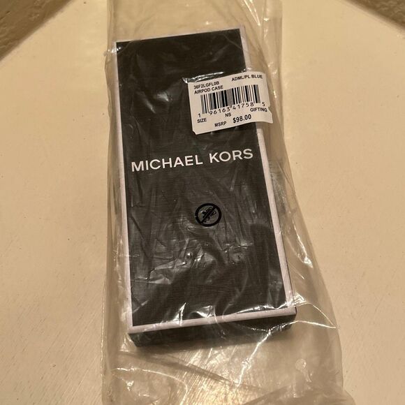 Michael Kors Signature Logo AirPod Case Blue Classic Logo Print Clip Lanyard NWT - Picture 7 of 8